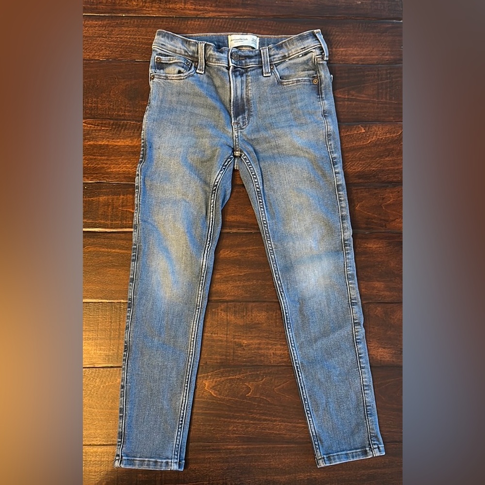 Girl’s Abercrombie Super Skinny jeans.